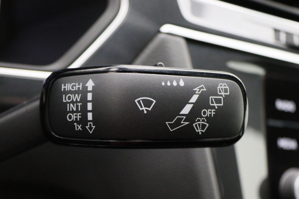 Volkswagen Tiguan 1.5 TSI DSG Highline Business R Panoramadak, Virtual Cockpit, ACC, Apple Carplay, LED, Trekhaak