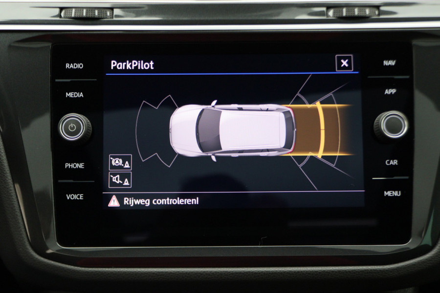 Volkswagen Tiguan 1.5 TSI DSG Highline Business R Panoramadak, Virtual Cockpit, ACC, Apple Carplay, LED, Trekhaak