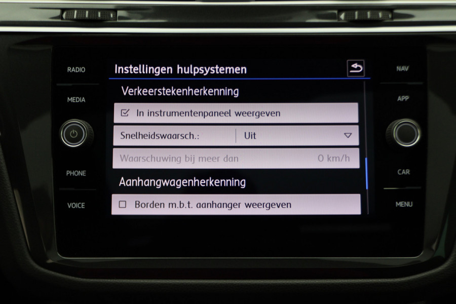 Volkswagen Tiguan 1.5 TSI DSG Highline Business R Panoramadak, Virtual Cockpit, ACC, Apple Carplay, LED, Trekhaak