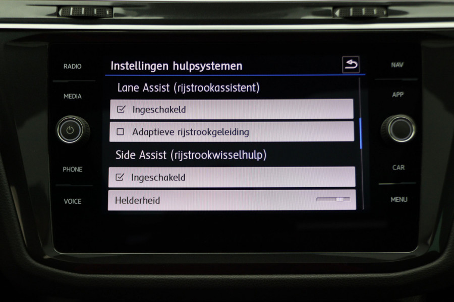 Volkswagen Tiguan 1.5 TSI DSG Highline Business R Panoramadak, Virtual Cockpit, ACC, Apple Carplay, LED, Trekhaak