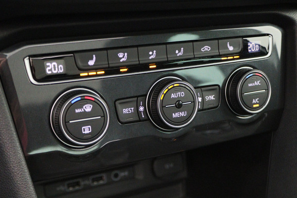 Volkswagen Tiguan 1.5 TSI DSG Highline Business R Panoramadak, Virtual Cockpit, ACC, Apple Carplay, LED, Trekhaak