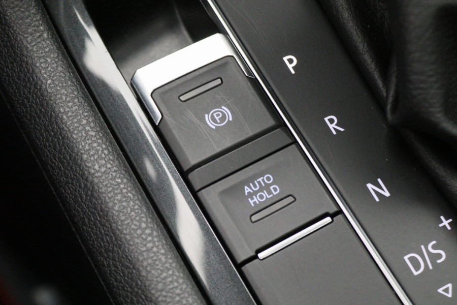 Volkswagen Tiguan 1.5 TSI DSG Highline Business R Panoramadak, Virtual Cockpit, ACC, Apple Carplay, LED, Trekhaak