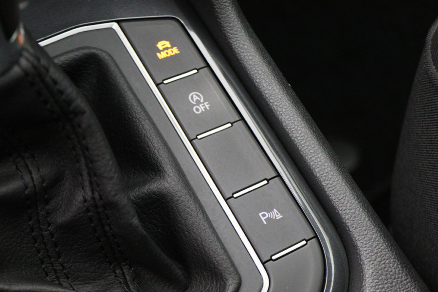 Volkswagen Tiguan 1.5 TSI DSG Highline Business R Panoramadak, Virtual Cockpit, ACC, Apple Carplay, LED, Trekhaak