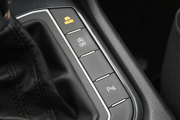 Volkswagen Tiguan 1.5 TSI DSG Highline Business R Panoramadak, Virtual Cockpit, ACC, Apple Carplay, LED, Trekhaak