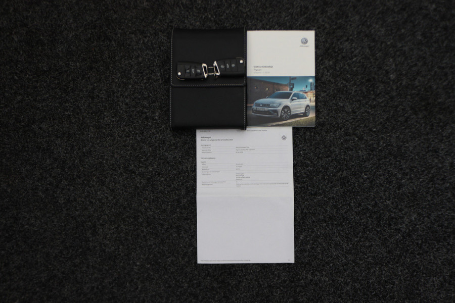 Volkswagen Tiguan 1.5 TSI DSG Highline Business R Panoramadak, Virtual Cockpit, ACC, Apple Carplay, LED, Trekhaak