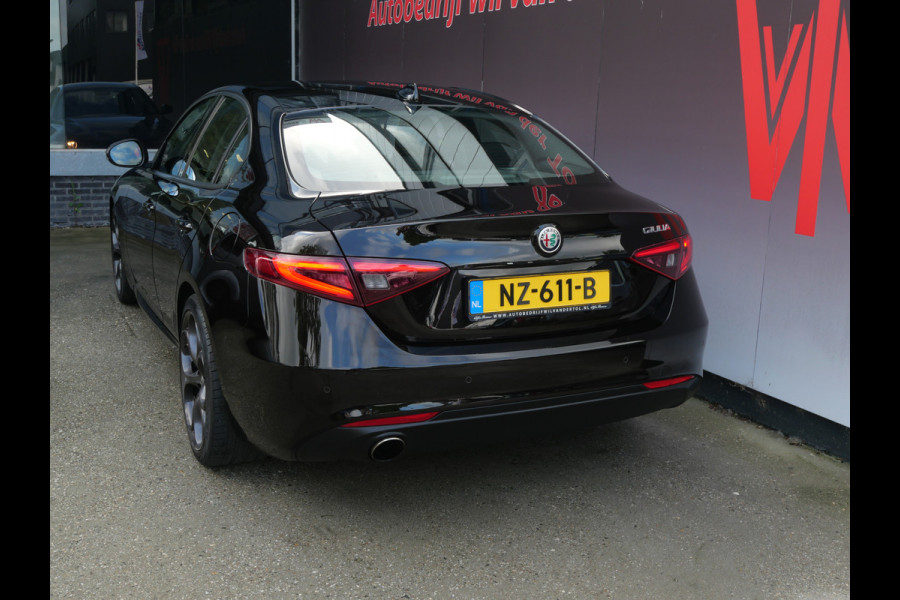 Alfa Romeo Giulia 2.0T SUPER | AUTOMAAT | NAVIGATIE | KEYLESS | DAB | 19 INCH | NL-AUTO!!