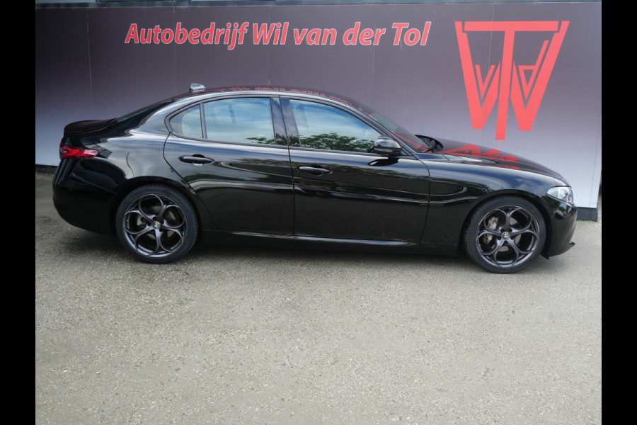 Alfa Romeo Giulia 2.0T SUPER | AUTOMAAT | NAVIGATIE | KEYLESS | DAB | 19 INCH | NL-AUTO!!