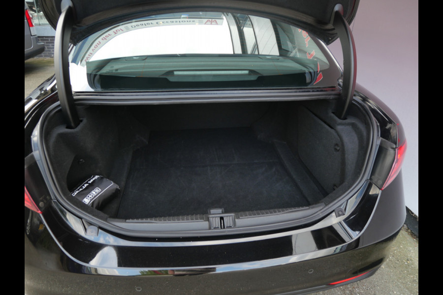 Alfa Romeo Giulia 2.0T SUPER | AUTOMAAT | NAVIGATIE | KEYLESS | DAB | 19 INCH | NL-AUTO!!