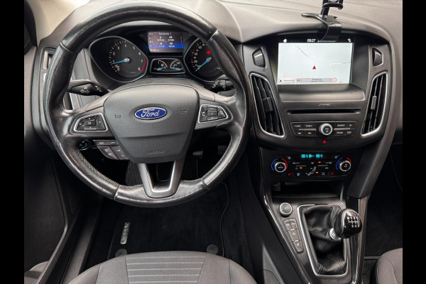 Ford FOCUS Wagon 1.0 Titanium / 125 PK / Trekhaak / Navigatie / Climate Control / Stoel + Stuurverwarming / Park Pilot