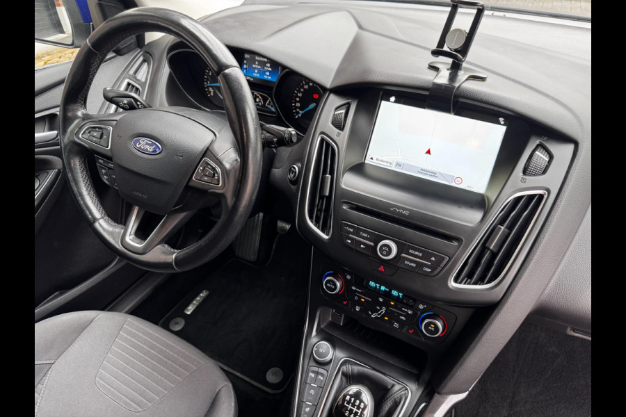 Ford FOCUS Wagon 1.0 Titanium / 125 PK / Trekhaak / Navigatie / Climate Control / Stoel + Stuurverwarming / Park Pilot