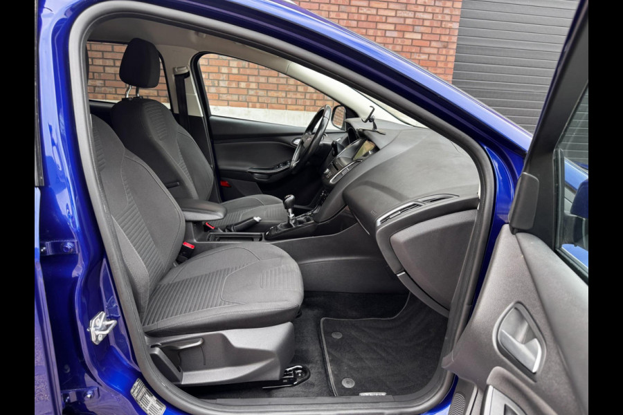 Ford FOCUS Wagon 1.0 Titanium / 125 PK / Trekhaak / Navigatie / Climate Control / Stoel + Stuurverwarming / Park Pilot