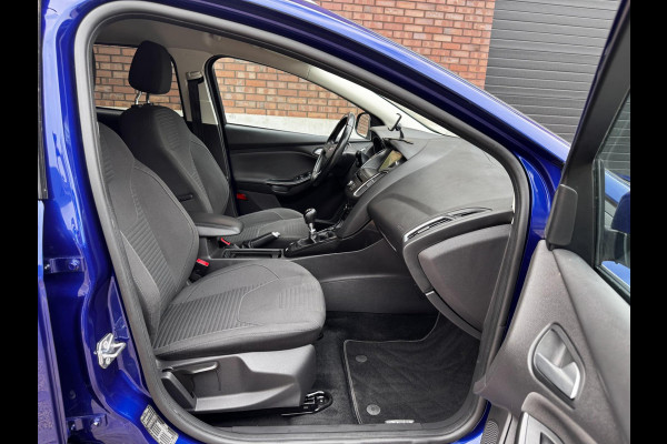 Ford FOCUS Wagon 1.0 Titanium / 125 PK / Trekhaak / Navigatie / Climate Control / Stoel + Stuurverwarming / Park Pilot