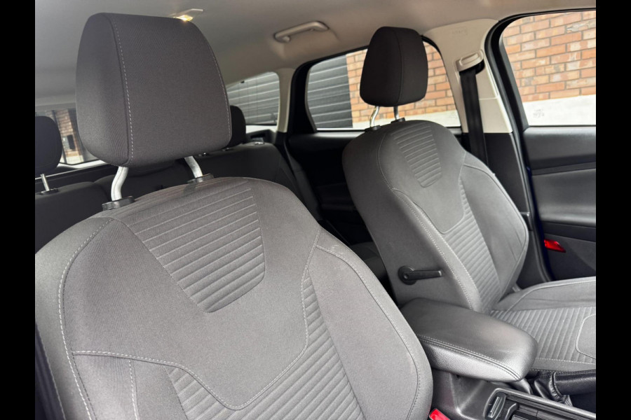 Ford FOCUS Wagon 1.0 Titanium / 125 PK / Trekhaak / Navigatie / Climate Control / Stoel + Stuurverwarming / Park Pilot