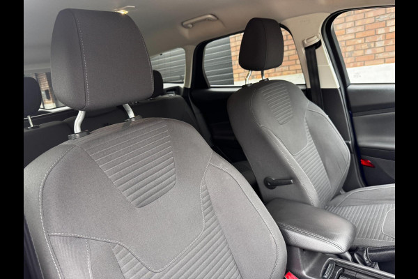 Ford FOCUS Wagon 1.0 Titanium / 125 PK / Trekhaak / Navigatie / Climate Control / Stoel + Stuurverwarming / Park Pilot