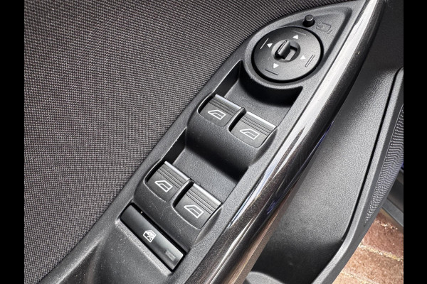 Ford FOCUS Wagon 1.0 Titanium / 125 PK / Trekhaak / Navigatie / Climate Control / Stoel + Stuurverwarming / Park Pilot