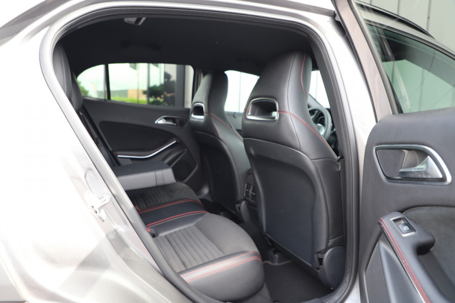 Mercedes-Benz GLA 180 AMG Aut7 | 122PK | Keyles-go | Memory | Led | Stoelverwarming | Camera | Cruise | 19'' Inch AMG | 2018.