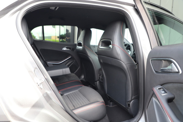Mercedes-Benz GLA 180 AMG Aut7 | 122PK | Keyles-go | Memory | Led | Stoelverwarming | Camera | Cruise | 19'' Inch AMG | 2018.