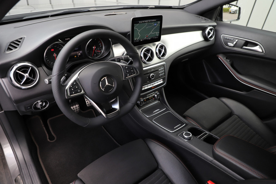 Mercedes-Benz GLA 180 AMG Aut7 | 122PK | Keyles-go | Memory | Led | Stoelverwarming | Camera | Cruise | 19'' Inch AMG | 2018.