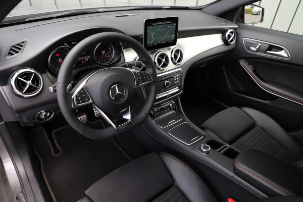 Mercedes-Benz GLA 180 AMG Aut7 | 122PK | Keyles-go | Memory | Led | Stoelverwarming | Camera | Cruise | 19'' Inch AMG | 2018.