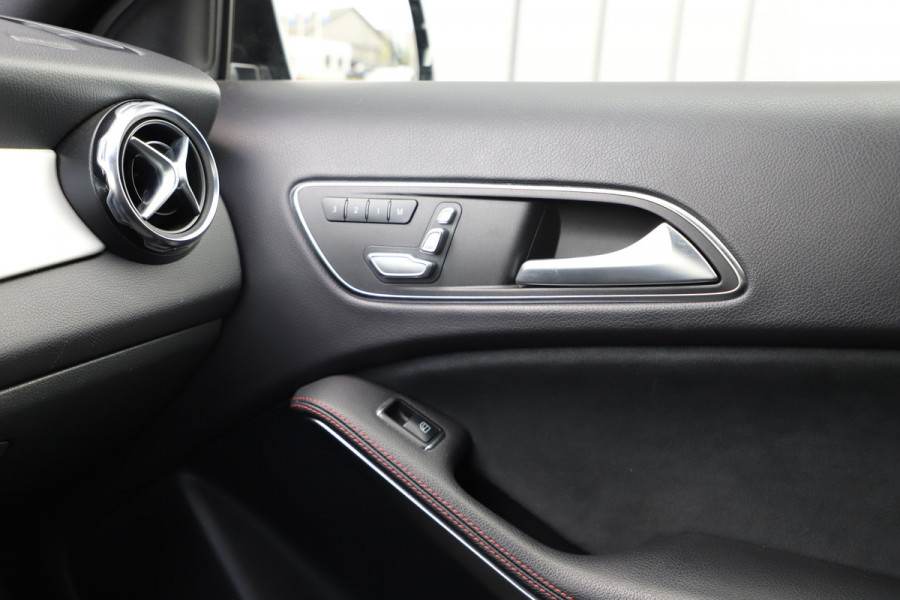 Mercedes-Benz GLA 180 AMG Aut7 | 122PK | Keyles-go | Memory | Led | Stoelverwarming | Camera | Cruise | 19'' Inch AMG | 2018.