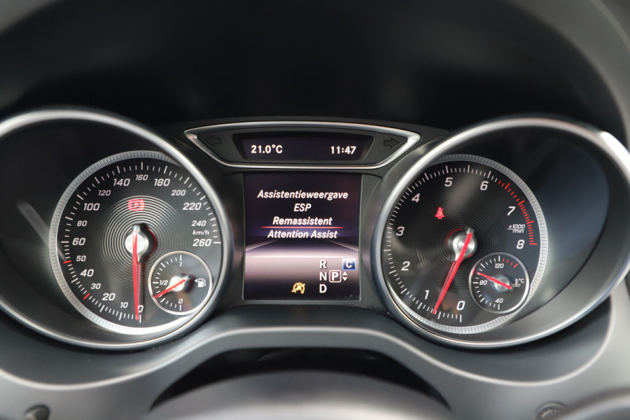 Mercedes-Benz GLA 180 AMG Aut7 | 122PK | Keyles-go | Memory | Led | Stoelverwarming | Camera | Cruise | 19'' Inch AMG | 2018.