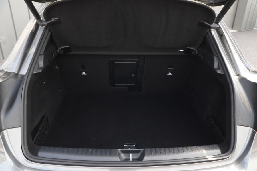 Mercedes-Benz GLA 180 AMG Aut7 | 122PK | Keyles-go | Memory | Led | Stoelverwarming | Camera | Cruise | 19'' Inch AMG | 2018.