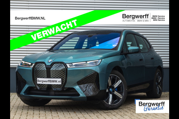 BMW iX xDrive40 - Sportpakket - Pano - Harman Kardon - Stoelventilatie - Driving Ass Prof