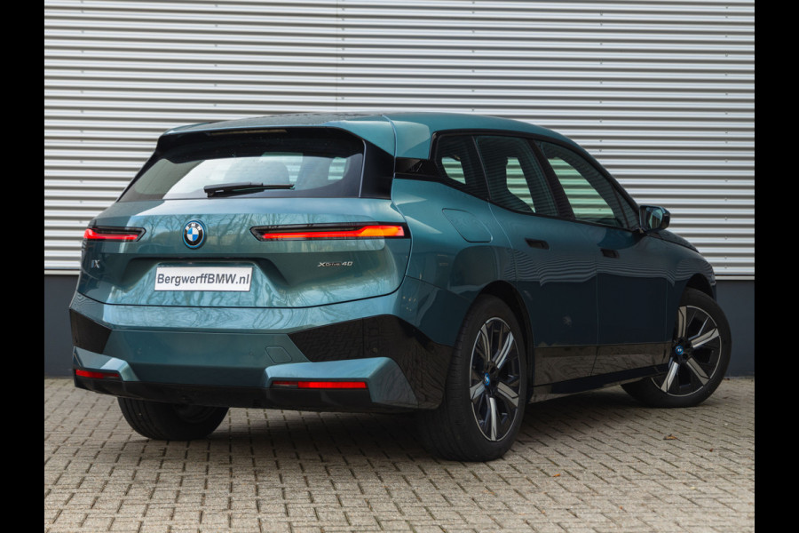 BMW iX xDrive40 - Sportpakket - Pano - Harman Kardon - Stoelventilatie - Driving Ass Prof