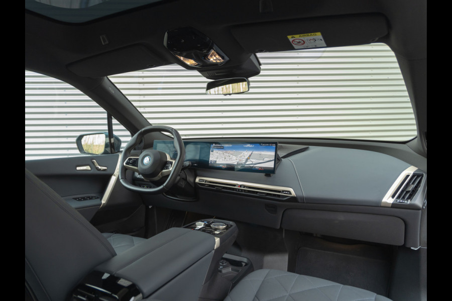 BMW iX xDrive40 - Sportpakket - Pano - Harman Kardon - Stoelventilatie - Driving Ass Prof