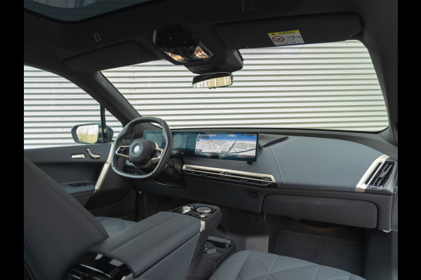 BMW iX xDrive40 - Sportpakket - Pano - Harman Kardon - Stoelventilatie - Driving Ass Prof