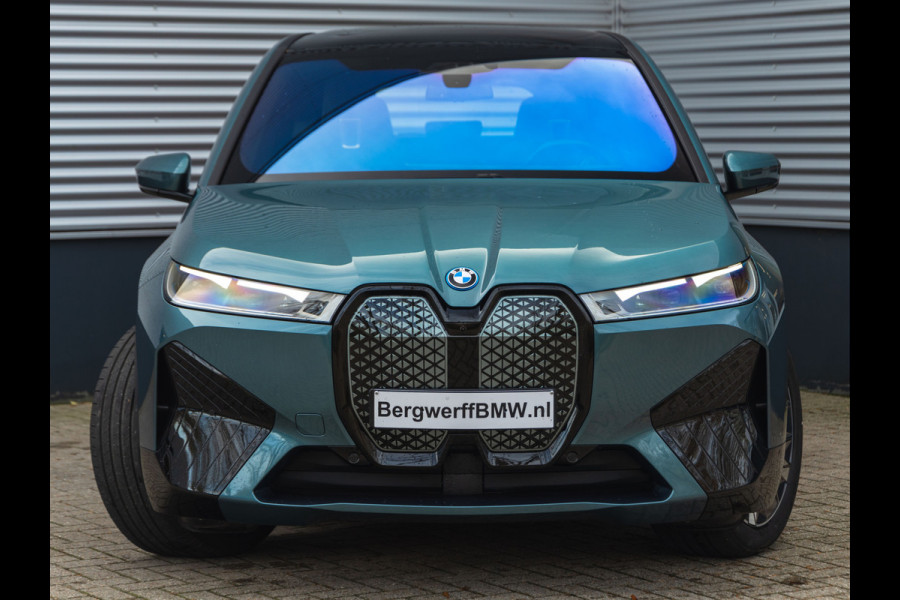 BMW iX xDrive40 - Sportpakket - Pano - Harman Kardon - Stoelventilatie - Driving Ass Prof