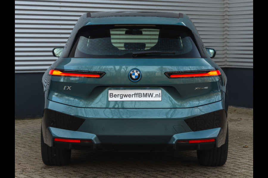 BMW iX xDrive40 - Sportpakket - Pano - Harman Kardon - Stoelventilatie - Driving Ass Prof