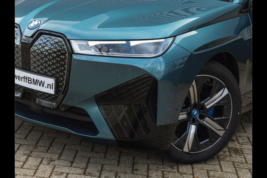 BMW iX xDrive40 - Sportpakket - Pano - Harman Kardon - Stoelventilatie - Driving Ass Prof