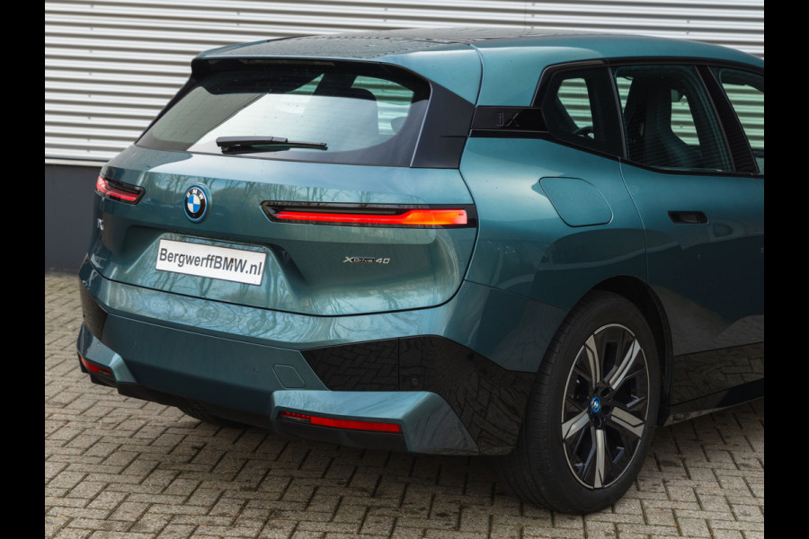 BMW iX xDrive40 - Sportpakket - Pano - Harman Kardon - Stoelventilatie - Driving Ass Prof