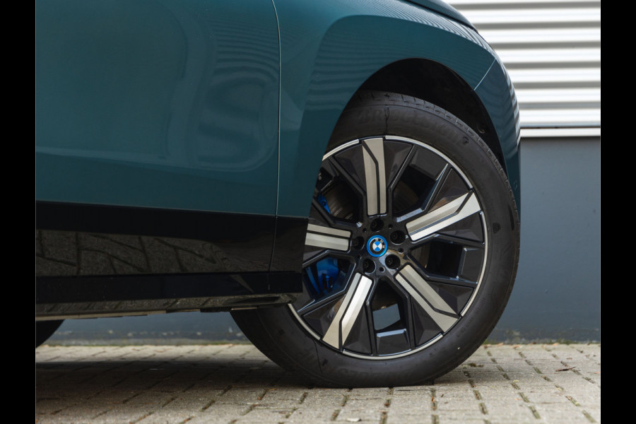 BMW iX xDrive40 - Sportpakket - Pano - Harman Kardon - Stoelventilatie - Driving Ass Prof