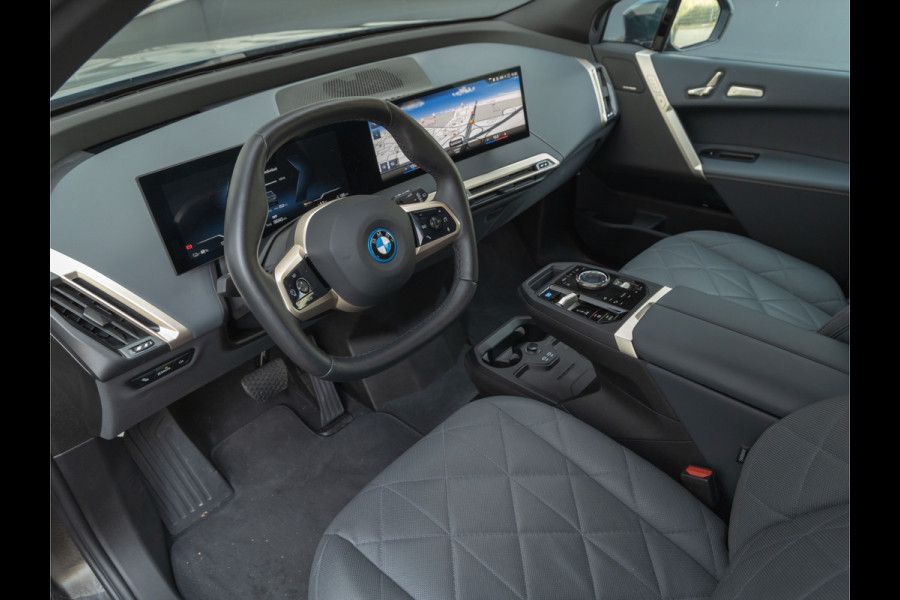BMW iX xDrive40 - Sportpakket - Pano - Harman Kardon - Stoelventilatie - Driving Ass Prof