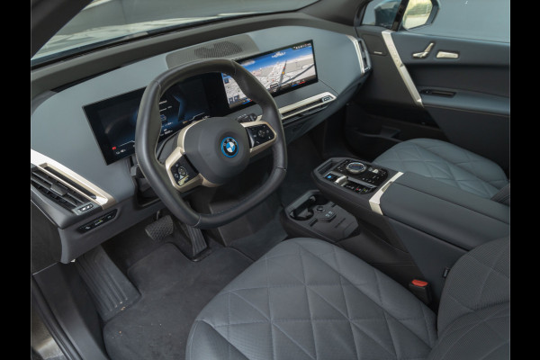 BMW iX xDrive40 - Sportpakket - Pano - Harman Kardon - Stoelventilatie - Driving Ass Prof
