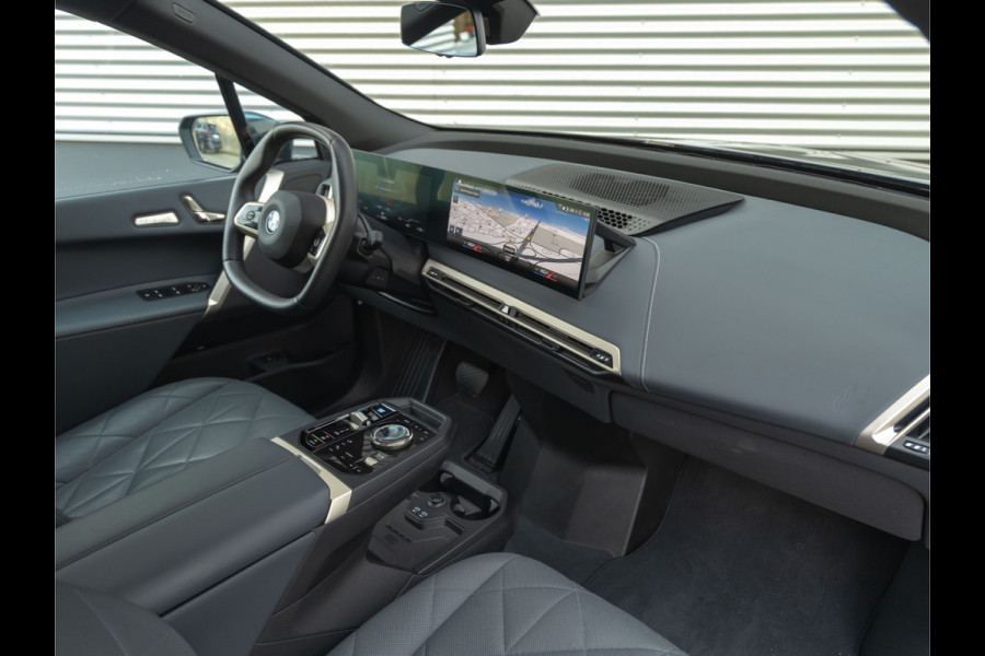 BMW iX xDrive40 - Sportpakket - Pano - Harman Kardon - Stoelventilatie - Driving Ass Prof