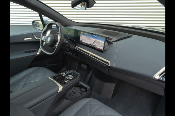 BMW iX xDrive40 - Sportpakket - Pano - Harman Kardon - Stoelventilatie - Driving Ass Prof