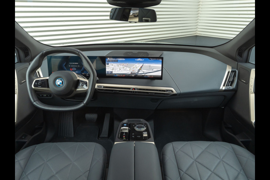 BMW iX xDrive40 - Sportpakket - Pano - Harman Kardon - Stoelventilatie - Driving Ass Prof