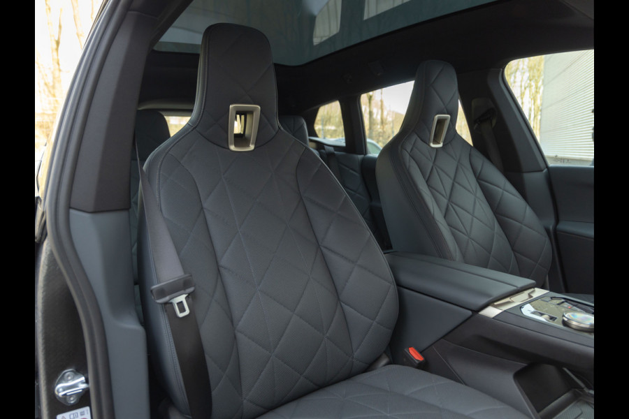 BMW iX xDrive40 - Sportpakket - Pano - Harman Kardon - Stoelventilatie - Driving Ass Prof