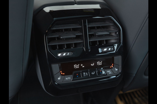 BMW iX xDrive40 - Sportpakket - Pano - Harman Kardon - Stoelventilatie - Driving Ass Prof