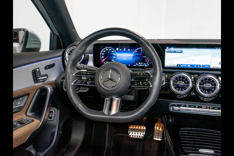 Mercedes-Benz A-Klasse A 250 e AMG Line | 360 Camera | Panu | HUD | Rij-ass.