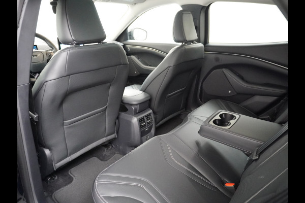 Ford Mustang Mach-E Extended RWD 98kWh Leer Pano-Dak Adaptive Cruise Lane Centring/change Assist Stop&Go Apple Carplay Android Auto 360°Camer Elektr.verst.Stoelen+geheugen+Verwarmd Dual-ECC Fully Active Park Assist Elektr.Achterklep BLISS Driver Alert Warning Keyless Batterijgarantie van maximaal 8 jaar of 160.000 Grootste-Accu en Bereik  €57.000 nieuw