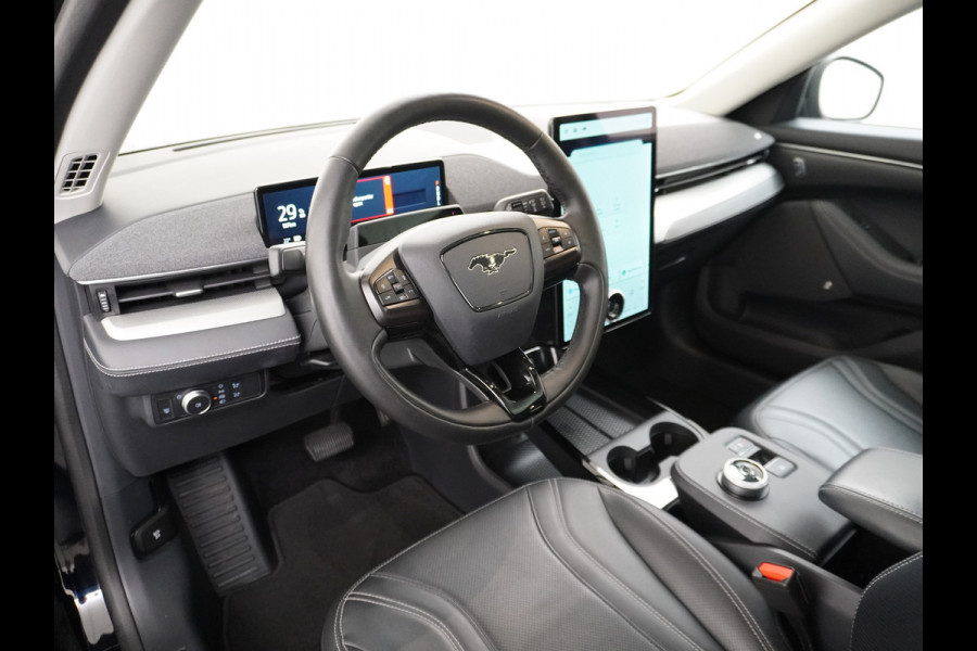 Ford Mustang Mach-E Extended RWD 98kWh Leer Pano-Dak Adaptive Cruise Lane Centring/change Assist Stop&Go Apple Carplay Android Auto 360°Camer Elektr.verst.Stoelen+geheugen+Verwarmd Dual-ECC Fully Active Park Assist Elektr.Achterklep BLISS Driver Alert Warning Keyless Batterijgarantie van maximaal 8 jaar of 160.000 Grootste-Accu en Bereik  €57.000 nieuw