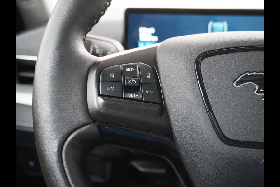 Ford Mustang Mach-E Extended RWD 98kWh Leer Pano-Dak Adaptive Cruise Lane Centring/change Assist Stop&Go Apple Carplay Android Auto 360°Camer Elektr.verst.Stoelen+geheugen+Verwarmd Dual-ECC Fully Active Park Assist Elektr.Achterklep BLISS Driver Alert Warning Keyless Batterijgarantie van maximaal 8 jaar of 160.000 Grootste-Accu en Bereik  €57.000 nieuw