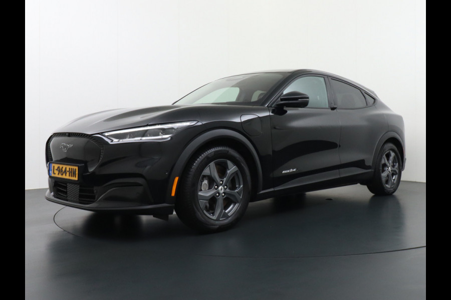 Ford Mustang Mach-E Extended RWD 98kWh Leer Pano-Dak Adaptive Cruise Lane Centring/change Assist Stop&Go Apple Carplay Android Auto 360°Camer Elektr.verst.Stoelen+geheugen+Verwarmd Dual-ECC Fully Active Park Assist Elektr.Achterklep BLISS Driver Alert Warning Keyless Batterijgarantie van maximaal 8 jaar of 160.000 Grootste-Accu en Bereik  €57.000 nieuw