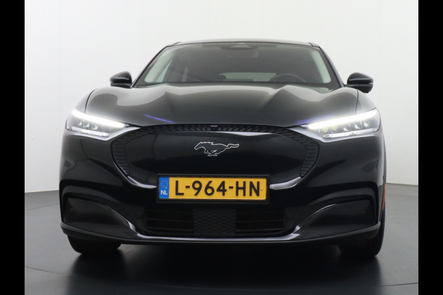 Ford Mustang Mach-E Extended RWD 98kWh Leer Pano-Dak Adaptive Cruise Lane Centring/change Assist Stop&Go Apple Carplay Android Auto 360°Camer Elektr.verst.Stoelen+geheugen+Verwarmd Dual-ECC Fully Active Park Assist Elektr.Achterklep BLISS Driver Alert Warning Keyless Batterijgarantie van maximaal 8 jaar of 160.000 Grootste-Accu en Bereik  €57.000 nieuw
