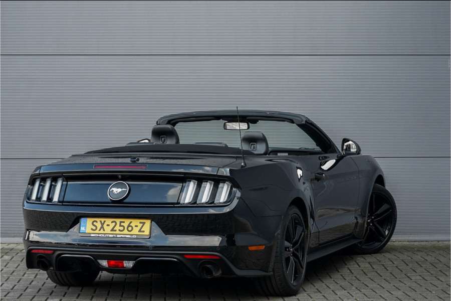 Ford Mustang Convertible 2.3 EcoBoost Leder Camera Sportuitlaat Keyless