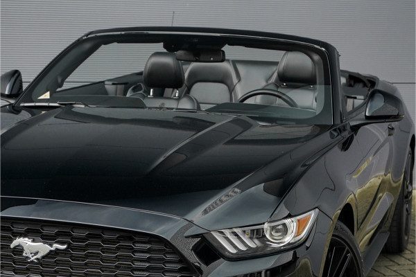 Ford Mustang Convertible 2.3 EcoBoost Leder Camera Sportuitlaat Keyless